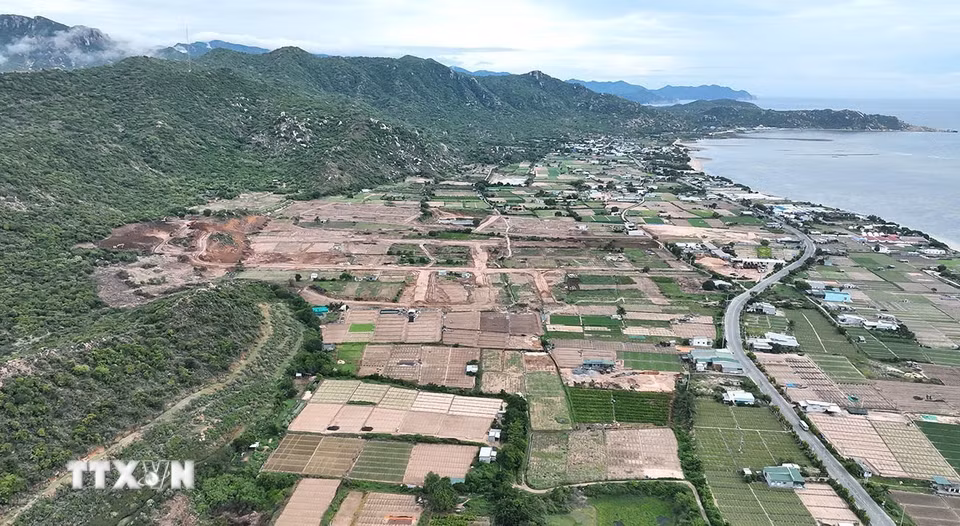 Khu tái định cư Nhà máy điện hạt nhân Ninh Thuận 2 có tổng diện tích 31,8 ha, thuộc địa bàn xã Vĩnh Hải, tỉnh Khánh Hòa, đến thời điểm hiện nay đạt khoảng 95% so với kế hoạch. (Ảnh: Vũ Sinh/TTXVN)