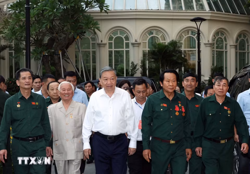 Tổng Bí thư, Chủ tịch nước Tô Lâm và các đại biểu.(Ảnh: Thống Nhất/TTXVN)