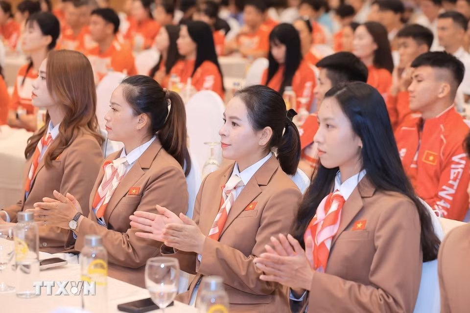 Đại biểu tham dự lễ xuất quân. (Ảnh: Minh Quyết/TTXVN)