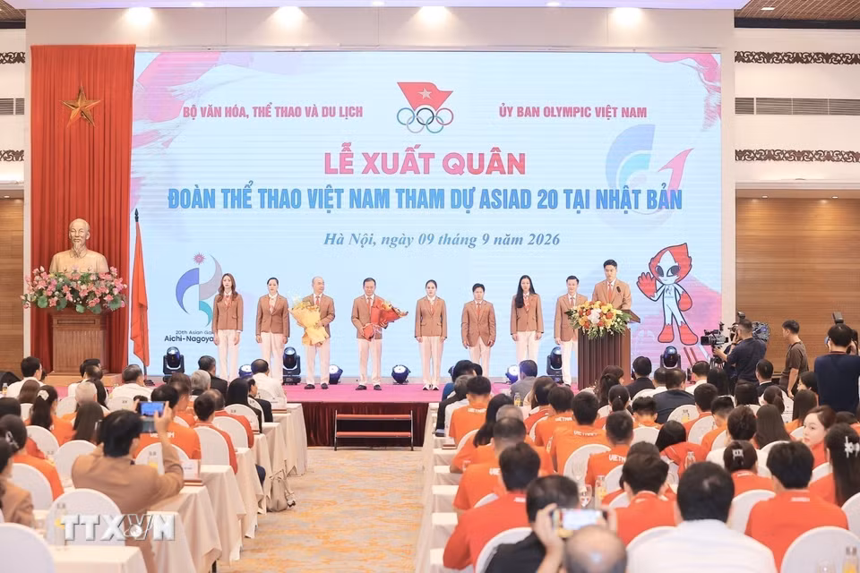 Xạ thủ Phạm Quang Huy đại diện VĐV tham dự ASIAD 20 phát biểu.(Ảnh: Minh Quyết/TTXVN)