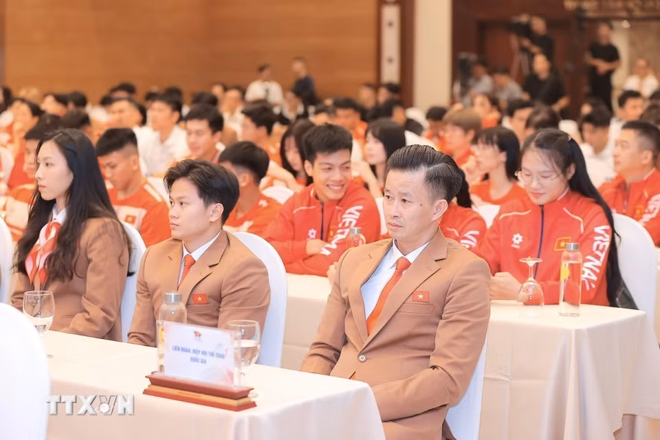 Đại biểu tham dự lễ xuất quân. (Ảnh: Minh Quyết/TTXVN)