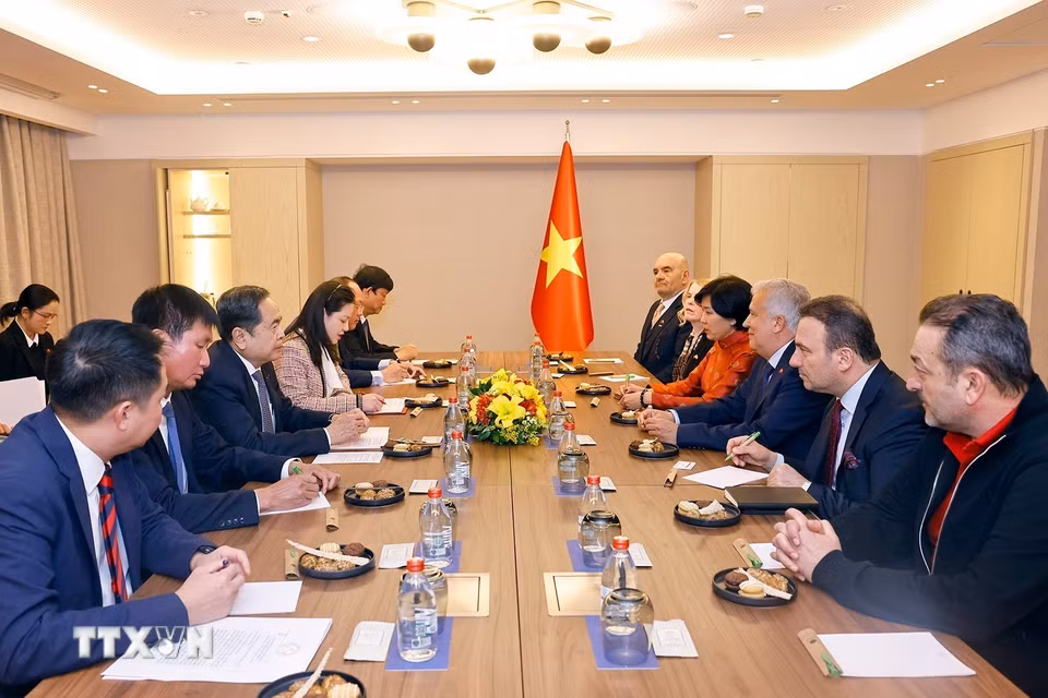 Chủ tịch Quốc hội Trần Thanh Mẫn tiếp Lãnh sự danh dự Việt Nam tại Istanbul Ali Tezolmez. (Ảnh: Doãn Tấn/TTXVN)