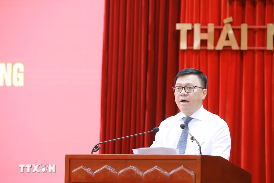 Đồng chí Lê Quốc Minh, Tổng Biên tập Báo Nhân Dân, Phó Trưởng Ban Tuyên giáo Trung ương, Chủ tịch Hội Nhà báo Việt Nam, phát biểu tổng kết Hội thảo. (Ảnh: Vũ Hoàng Giang/TTXVN)