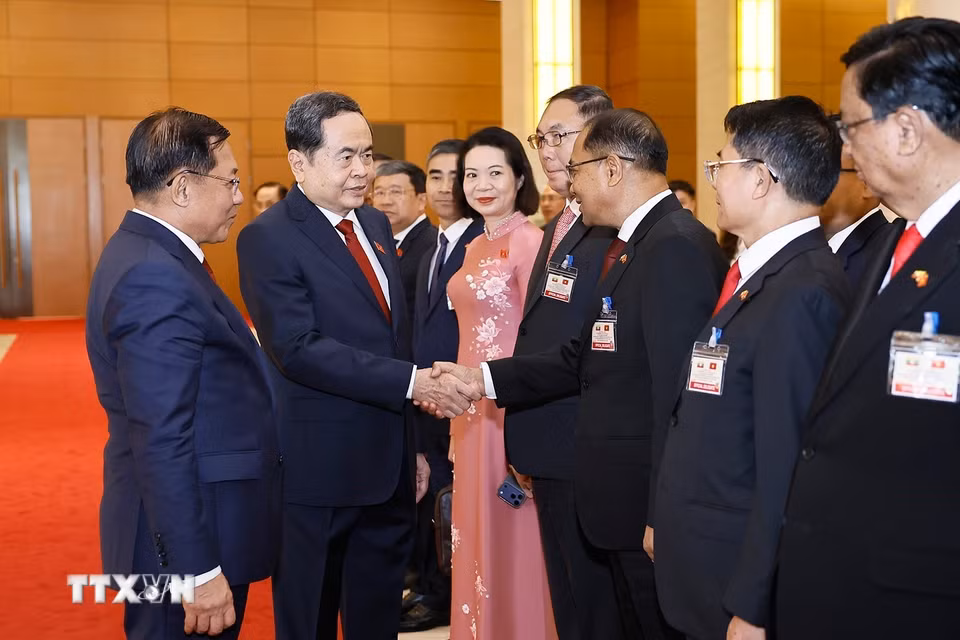Chủ tịch Quốc hội Trần Thanh Mẫn với đoàn đại biểu Myanmar. (Ảnh: Doãn Tấn/TTXVN)