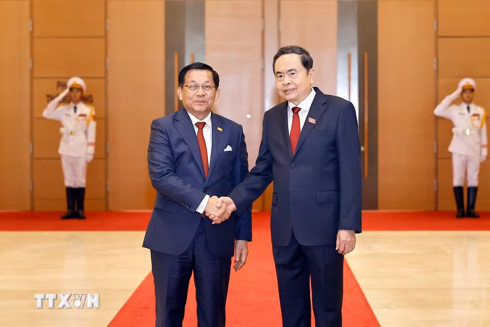 Chủ tịch Quốc hội Trần Thanh Mẫn hội kiến Tổng thống nước Cộng hòa Liên bang Myanmar Min Aung Hlaing. (Ảnh: Doãn Tấn/TTXVN)