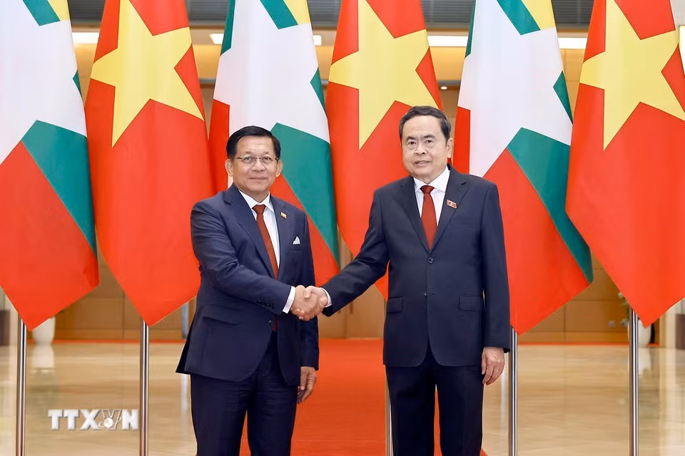 Chủ tịch Quốc hội Trần Thanh Mẫn hội kiến Tổng thống nước Cộng hòa Liên bang Myanmar Min Aung Hlaing. (Ảnh: Doãn Tấn/TTXVN)