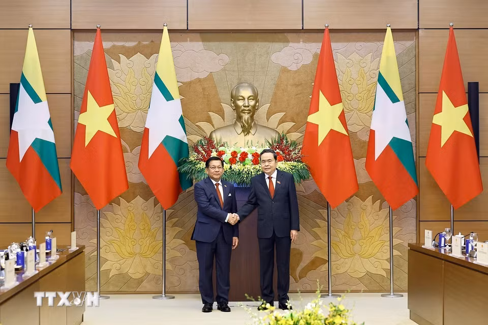 Chủ tịch Quốc hội Trần Thanh Mẫn hội kiến Tổng thống nước Cộng hòa Liên bang Myanmar Min Aung Hlaing. (Ảnh: Doãn Tấn/TTXVN)