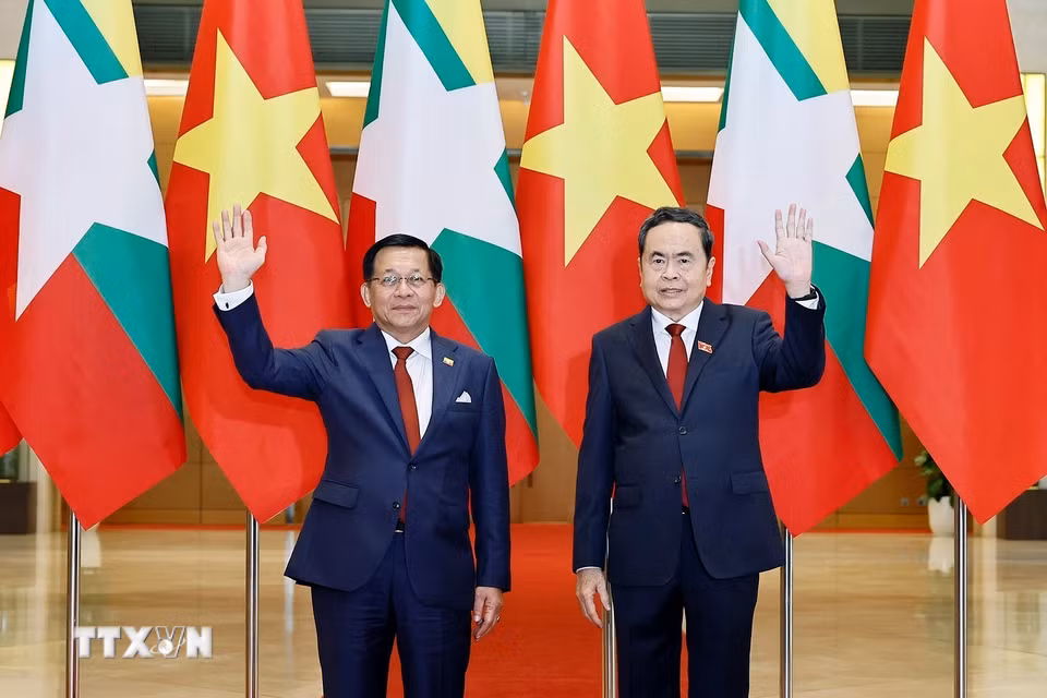 Chủ tịch Quốc hội Trần Thanh Mẫn hội kiến Tổng thống nước Cộng hòa Liên bang Myanmar Min Aung Hlaing. (Ảnh: Doãn Tấn/TTXVN)