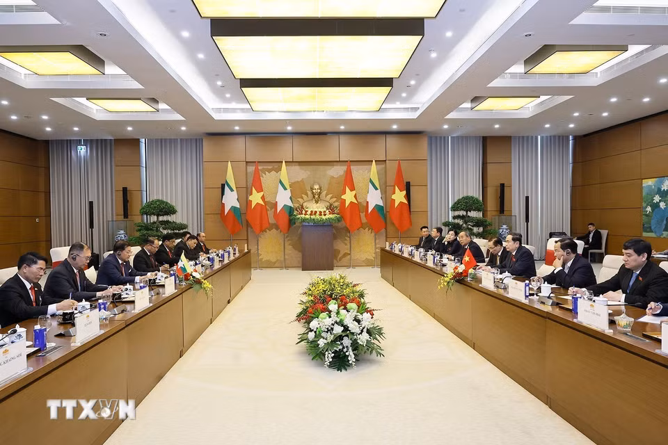 Chủ tịch Quốc hội Trần Thanh Mẫn hội kiến Tổng thống nước Cộng hòa Liên bang Myanmar Min Aung Hlaing. (Ảnh: Doãn Tấn/TTXVN)
