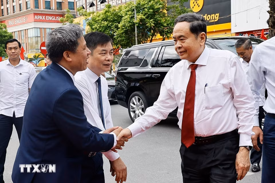 Chủ tịch Quốc hội Trần Thanh Mẫn dự Lễ khai giảng năm học 2026-2027 tại Trường Trung học phổ thông Lê Quý Đôn ở phường Trần Hưng Đạo, tỉnh Hưng Yên. (Ảnh: Doãn Tấn/TTXVN)