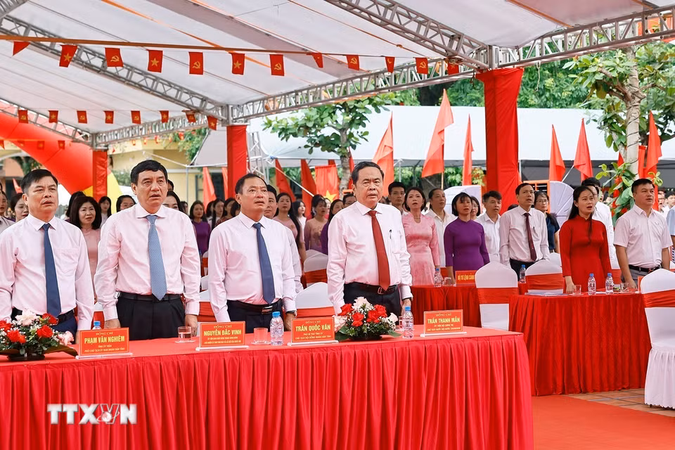 Chủ tịch Quốc hội Trần Thanh Mẫn dự Lễ khai giảng năm học 2026-2027 tại Trường Trung học phổ thông Lê Quý Đôn ở phường Trần Hưng Đạo, tỉnh Hưng Yên. (Ảnh: Doãn Tấn/TTXVN)