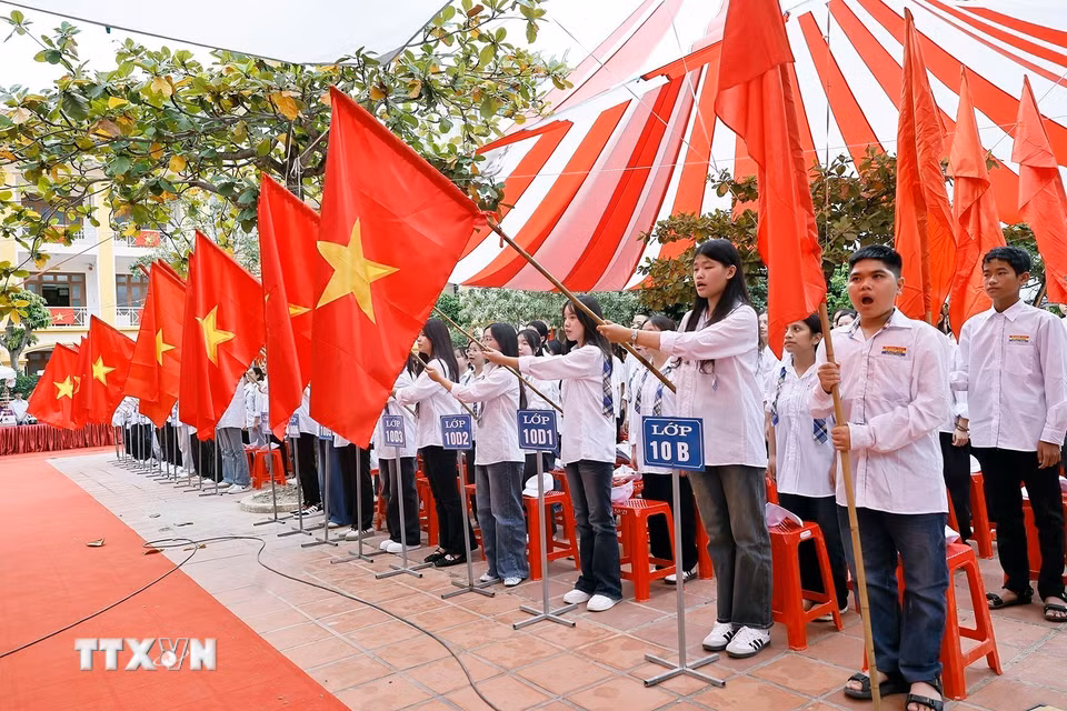 Chủ tịch Quốc hội Trần Thanh Mẫn dự Lễ khai giảng năm học 2026-2027 tại Trường Trung học phổ thông Lê Quý Đôn ở phường Trần Hưng Đạo, tỉnh Hưng Yên. (Ảnh: Doãn Tấn/TTXVN)