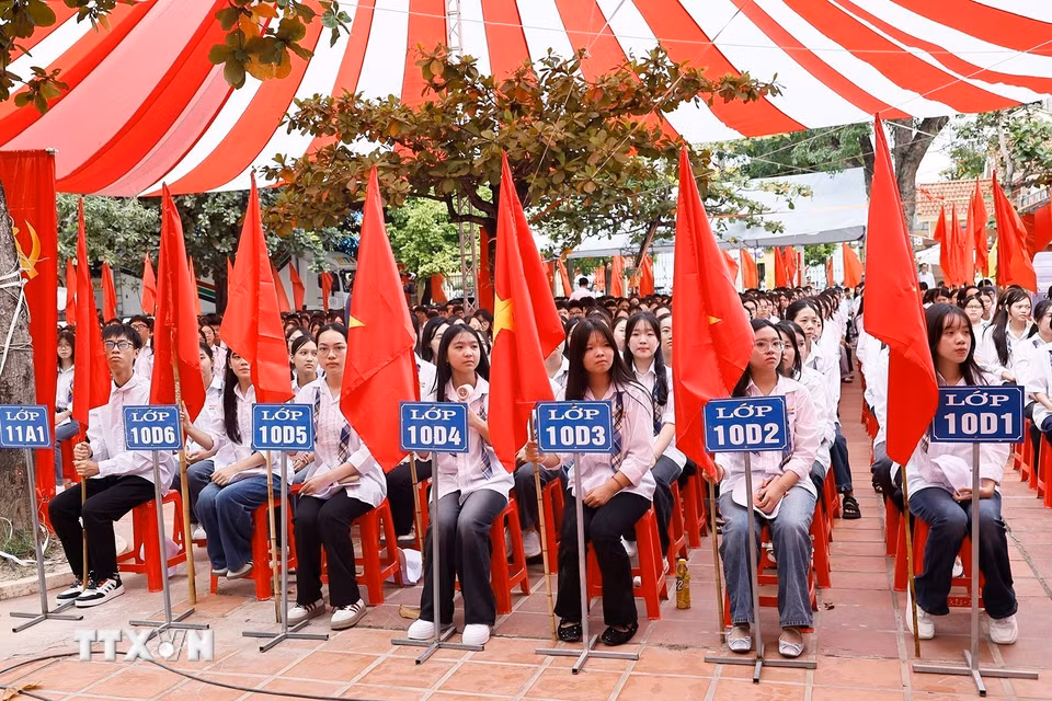 Chủ tịch Quốc hội Trần Thanh Mẫn dự Lễ khai giảng năm học 2026-2027 tại Trường Trung học phổ thông Lê Quý Đôn ở phường Trần Hưng Đạo, tỉnh Hưng Yên. (Ảnh: Doãn Tấn/TTXVN)