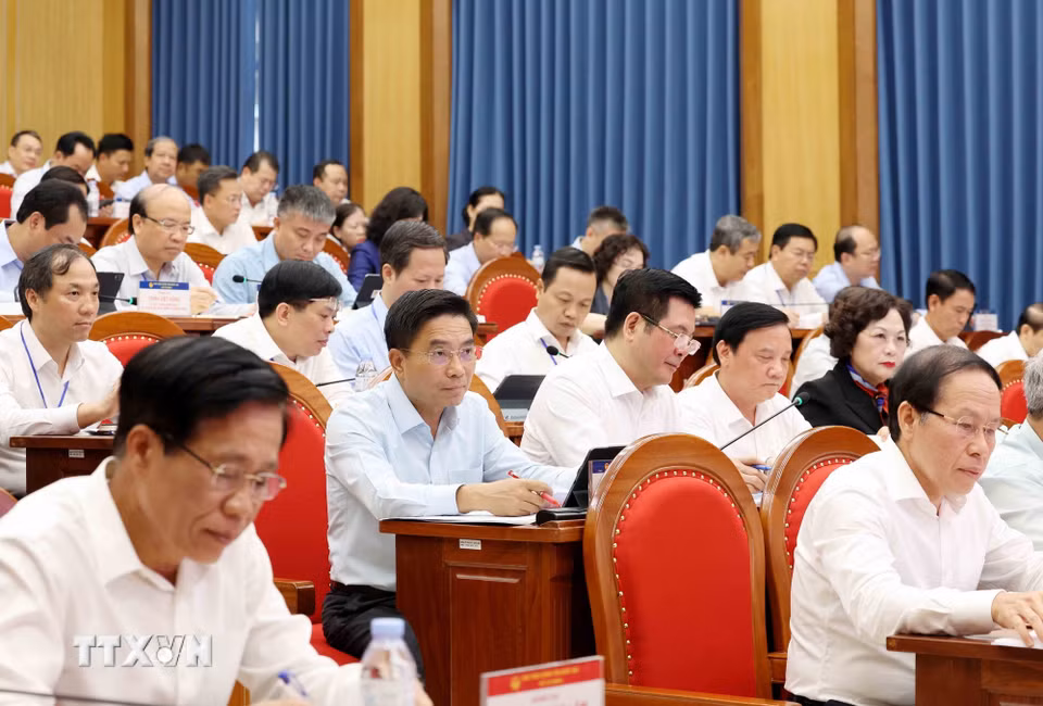 Các đồng chí Ủy viên Trung ương Đảng tham dự lớp học. (Ảnh: Phương Hoa/TTXVN)