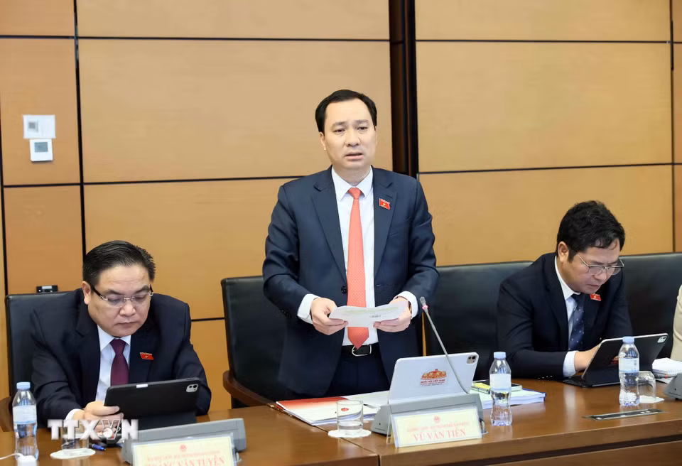 Đại biểu Quốc hội thành phố Hải Phòng Vũ Văn Tiến phát biểu. (Ảnh: An Đăng/TTXVN)