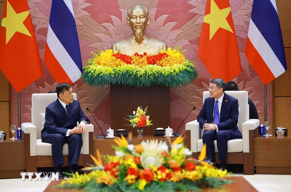 Thủ tướng Lê Minh Hưng hội kiến Nhà vua Vương quốc Thái Lan Maha Vajiralongkorn Phra Vajiraklaochaoyuhua và Hoàng hậu. (Ảnh: Dương Giang/TTXVN)