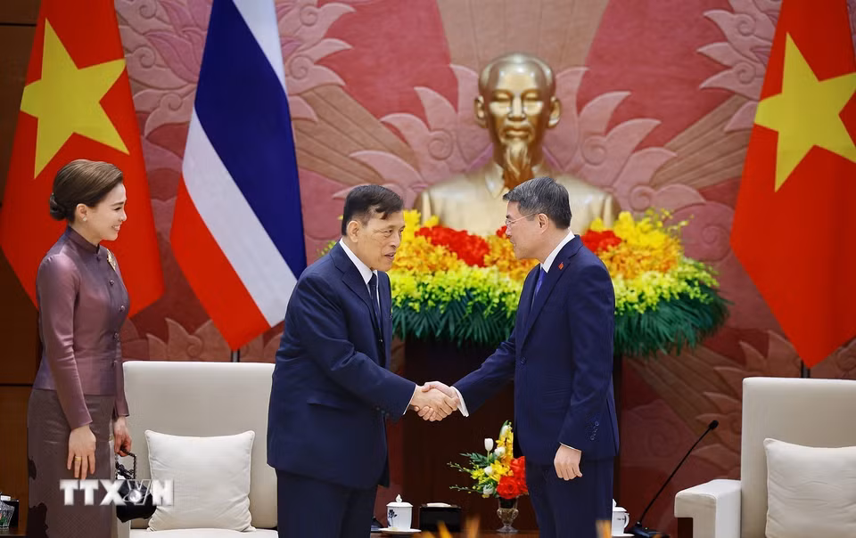 Thủ tướng Lê Minh Hưng hội kiến Nhà vua Vương quốc Thái Lan Maha Vajiralongkorn Phra Vajiraklaochaoyuhua và Hoàng hậu. (Ảnh: Dương Giang/TTXVN)