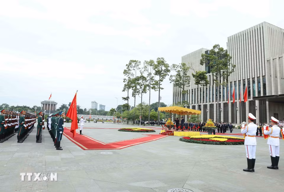 Lễ đón trọng thể Tổng thống Cộng hòa Liên bang Myanmar Min Aung Hlaing và Phu nhân thăm chính thức Việt Nam. (Ảnh: Thống Nhất, Phạm Kiên/TTXVN)