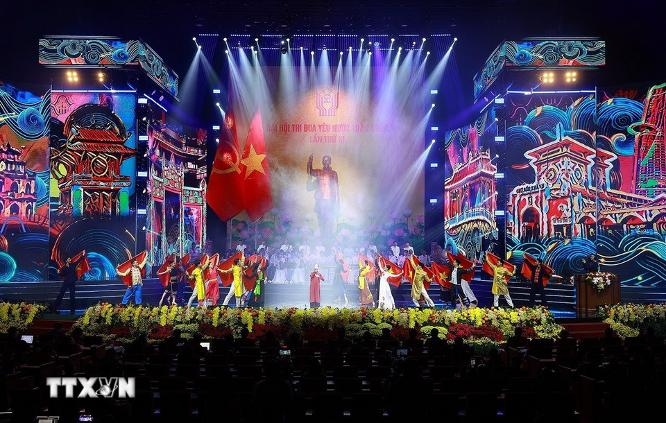 Chương trình nghệ thuật chào mừng Đại hội Thi đua yêu nước toàn quốc lần thứ XI. (Ảnh: Dương Giang/TTXVN)