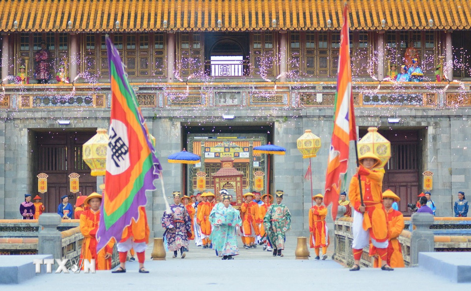 Lễ tuyên dương được tổ chức dưới hình thức một lễ hội văn hóa, gắn kết với Lễ Truyền lô. (Ảnh: Văn Dũng/TTXVN)