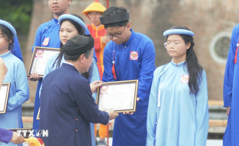 Học sinh giỏi các cấp được vinh danh. (Ảnh: Văn Dũng/TTXVN)