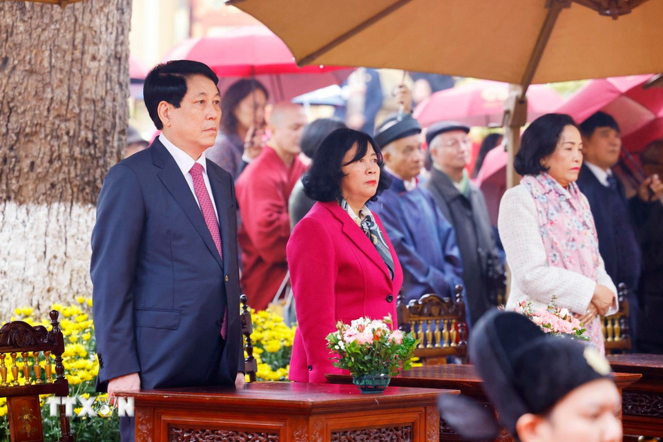 Chủ tịch nước Lương Cường dự Lễ dâng hương khai Xuân Ất Tỵ tại Hoàng thành Thăng Long (Hà Nội). (Ảnh: Lâm Khánh/TTXVN)