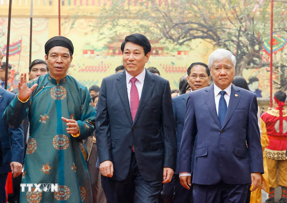 Chủ tịch nước Lương Cường đến dự Lễ dâng hương khai Xuân Ất Tỵ tại Hoàng thành Thăng Long (Hà Nội). (Ảnh: Lâm Khánh/TTXVN)