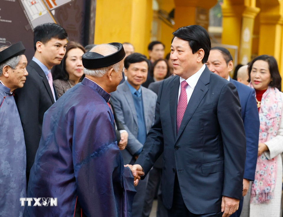 Chủ tịch nước Lương Cường dự Lễ dâng hương khai Xuân Ất Tỵ tại Hoàng thành Thăng Long (Hà Nội). (Ảnh: Lâm Khánh/TTXVN)