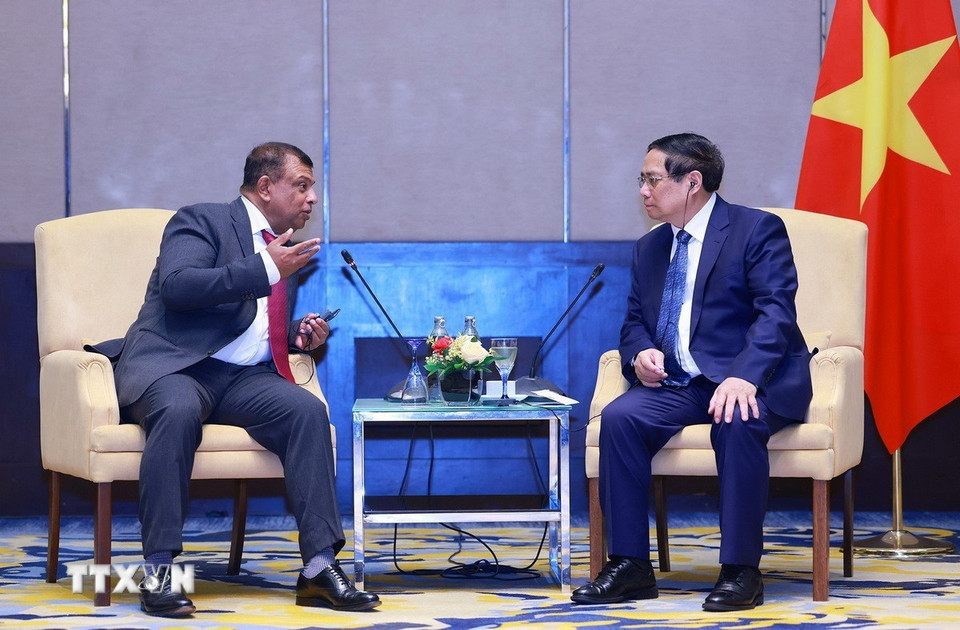 Thủ tướng Phạm Minh Chính tiếp Người sáng lập và Chủ tịch Tập đoàn Capital A Tony Fernandes. (Ảnh: Dương Giang/TTXVN)