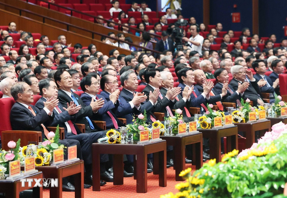 Tổng Bí thư Tô Lâm cùng các lãnh đạo, nguyên lãnh đạo Đảng, Nhà nước dự Đại hội. (Ảnh: Thống Nhất/TTXVN)