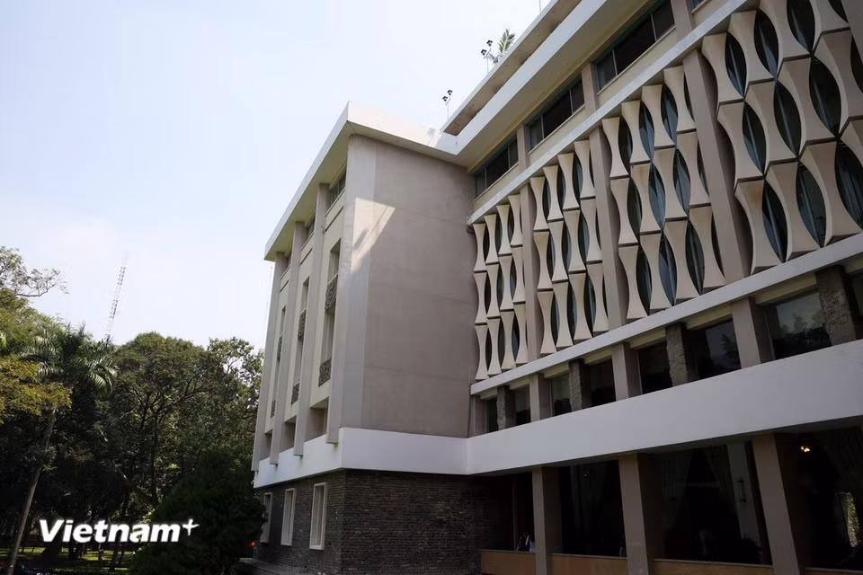 Kiến trúc Dinh Độc Lập gần gũi với thiên nhiên. (Ảnh: Hồng Đạt/Vietnam+)