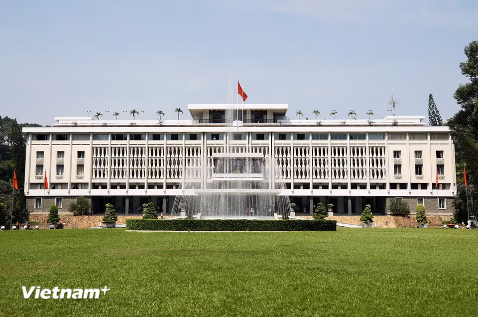 Dinh Độc Lập là điểm đến nổi tiếng bậc nhất không chỉ của Thành phố Hồ Chí Minh mà còn của cả nước, bất kỳ khách quốc tế nào đến Việt Nam cũng muốn ghé thăm. (Ảnh: Hồng Đạt/Vietnam+)