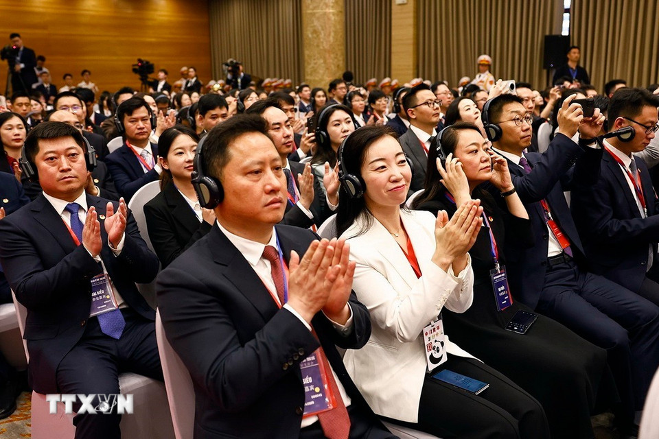 与会代表出席联欢。（图：越通社）