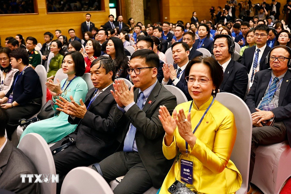 与会代表出席联欢。（图：越通社）