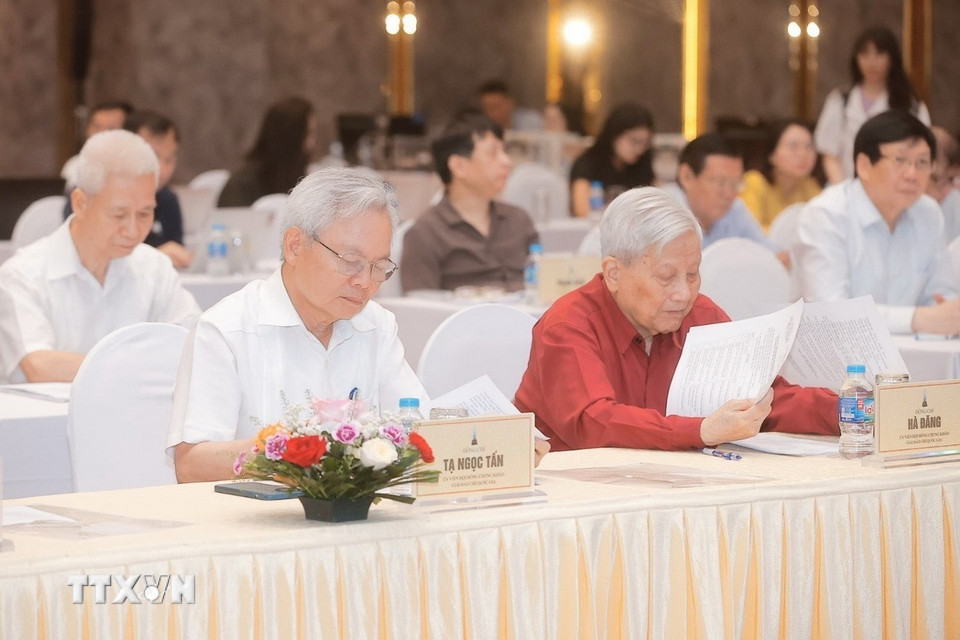 Thành viên Hội đồng chung khảo Giải báo chí quốc gia lần thứ 19 tham dự. (Ảnh: Minh Quyết/TTXVN)