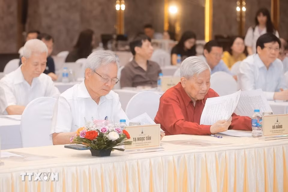 Thành viên Hội đồng chung khảo Giải báo chí quốc gia lần thứ 19 tham dự. (Ảnh: Minh Quyết/TTXVN)