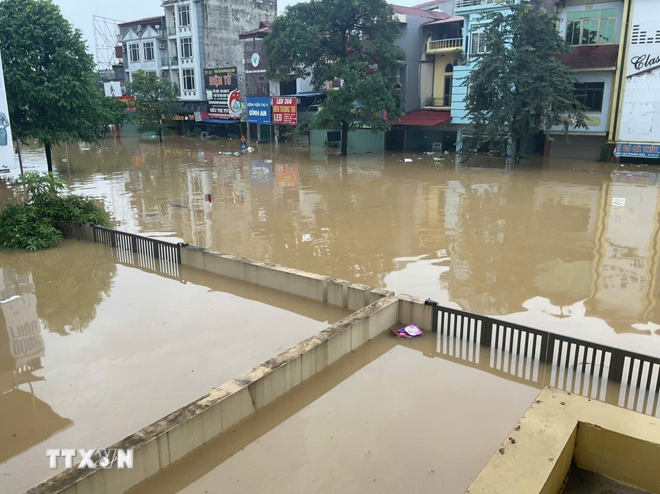 Điểm ngập sâu trên đường Lương Ngọc Quyến. (Ảnh: Quân Trang/TTXVN)