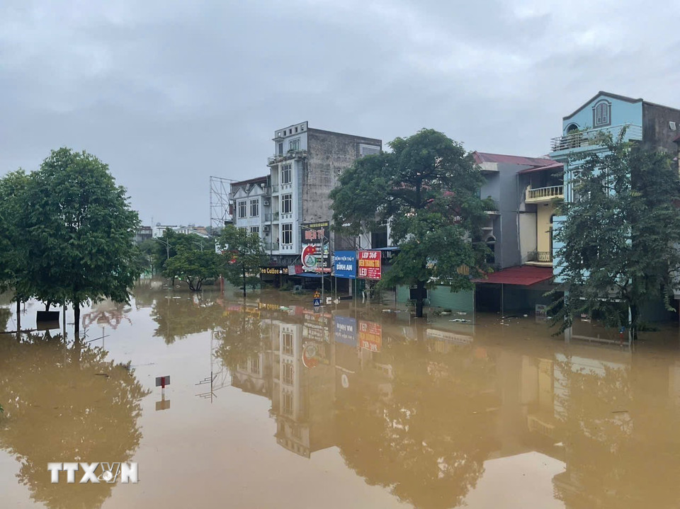 Điểm ngập sâu trên đường Lương Ngọc Quyến. (Ảnh: Quân Trang/TTXVN)