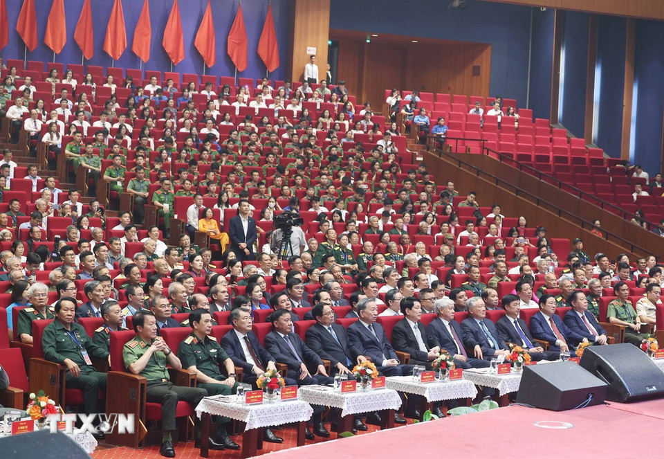 Tổng Bí thư Tô Lâm, Chủ tịch nước Lương Cường, Thủ tướng Phạm Minh Chính, các lãnh đạo Đảng, Nhà nước và các đại biểu. (Ảnh: Thống Nhất/TTXVN)