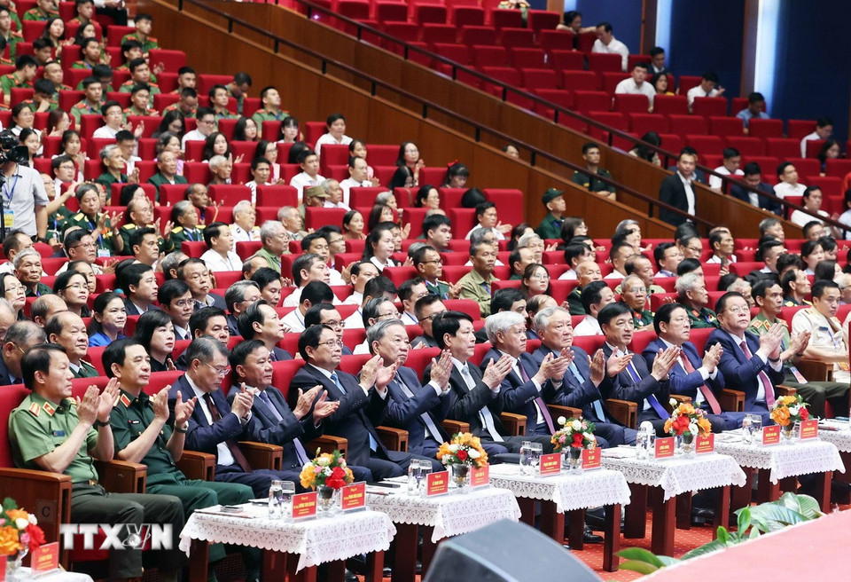 Tổng Bí thư Tô Lâm, Chủ tịch nước Lương Cường, Thủ tướng Phạm Minh Chính, các lãnh đạo Đảng, Nhà nước và các đại biểu. (Ảnh: Thống Nhất/TTXVN)