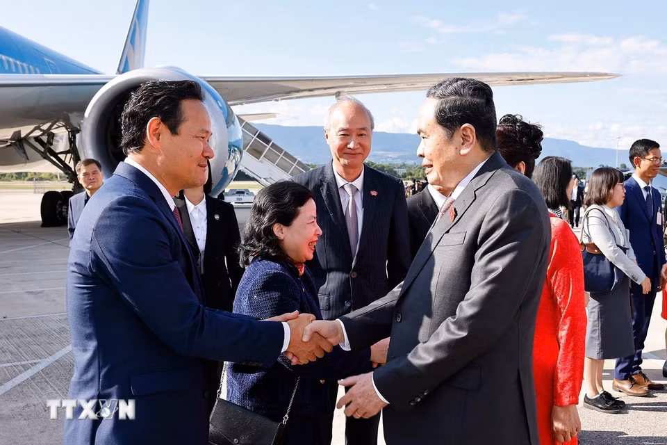 Lễ tiễn Chủ tịch Quốc hội Trần Thanh Mẫn và Phu nhân tại sân bay quốc tế Geneva, Thụy Sĩ. (Ảnh: Doãn Tấn/TTXVN)