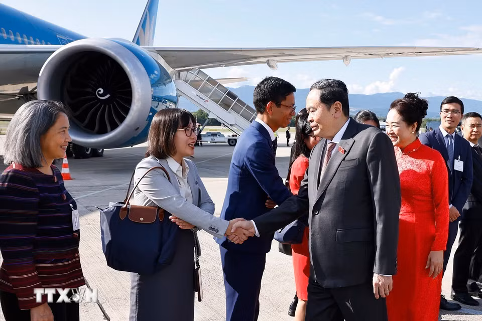 Lễ tiễn Chủ tịch Quốc hội Trần Thanh Mẫn và Phu nhân tại sân bay quốc tế Geneva, Thụy Sĩ. (Ảnh: Doãn Tấn/TTXVN)