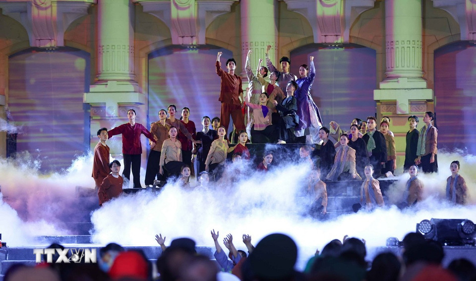 Một tiết mục nghệ thuật trong chương trình. (Ảnh: Thanh Tùng/TTXVN)