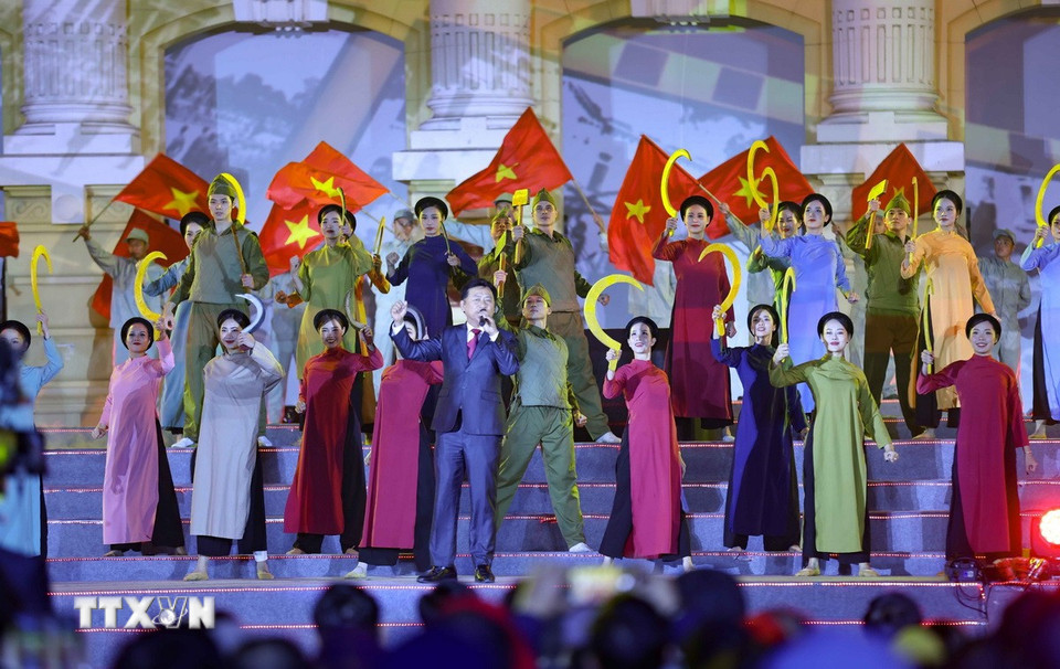 Một tiết mục nghệ thuật trong chương trình. (Ảnh: Thanh Tùng/TTXVN)