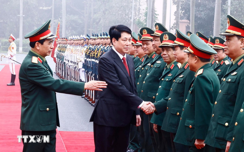Chủ tịch nước Lương Cường với Lãnh đạo Bộ Quốc phòng. (Ảnh: Lâm Khánh/TTXVN)