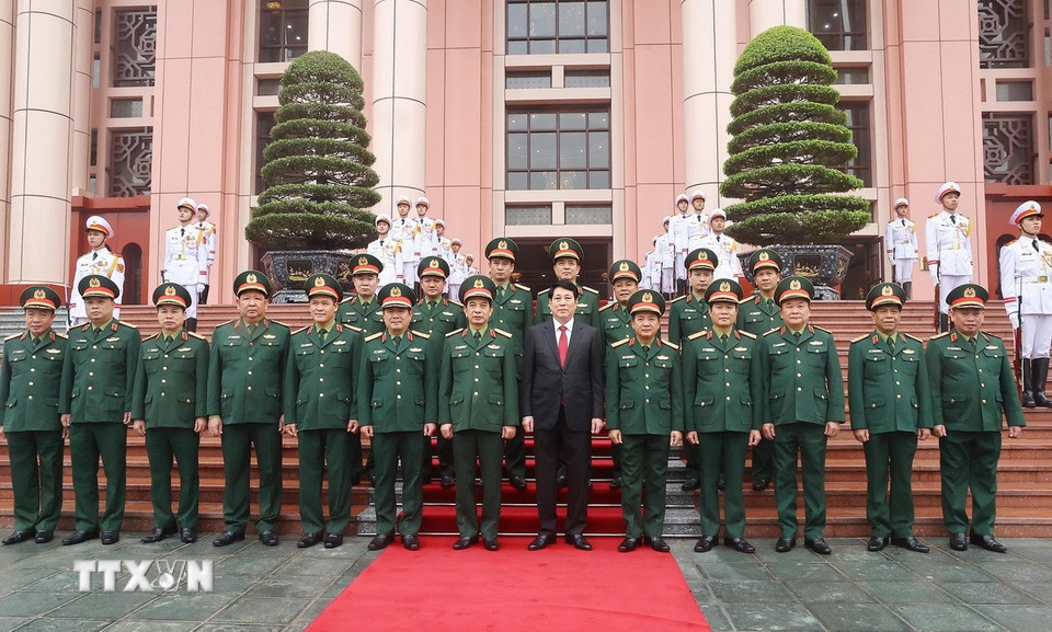 Chủ tịch nước Lương Cường với Lãnh đạo Bộ Quốc phòng. (Ảnh: Lâm Khánh/TTXVN)