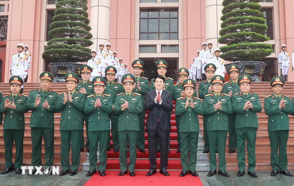 Chủ tịch nước Lương Cường với Lãnh đạo Bộ Quốc phòng. (Ảnh: Lâm Khánh/TTXVN)