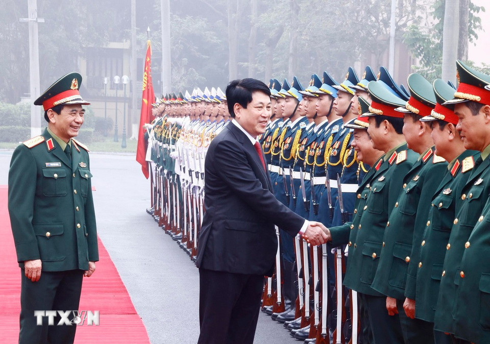 Chủ tịch nước Lương Cường với Lãnh đạo Bộ Quốc phòng. (Ảnh: Lâm Khánh/TTXVN)