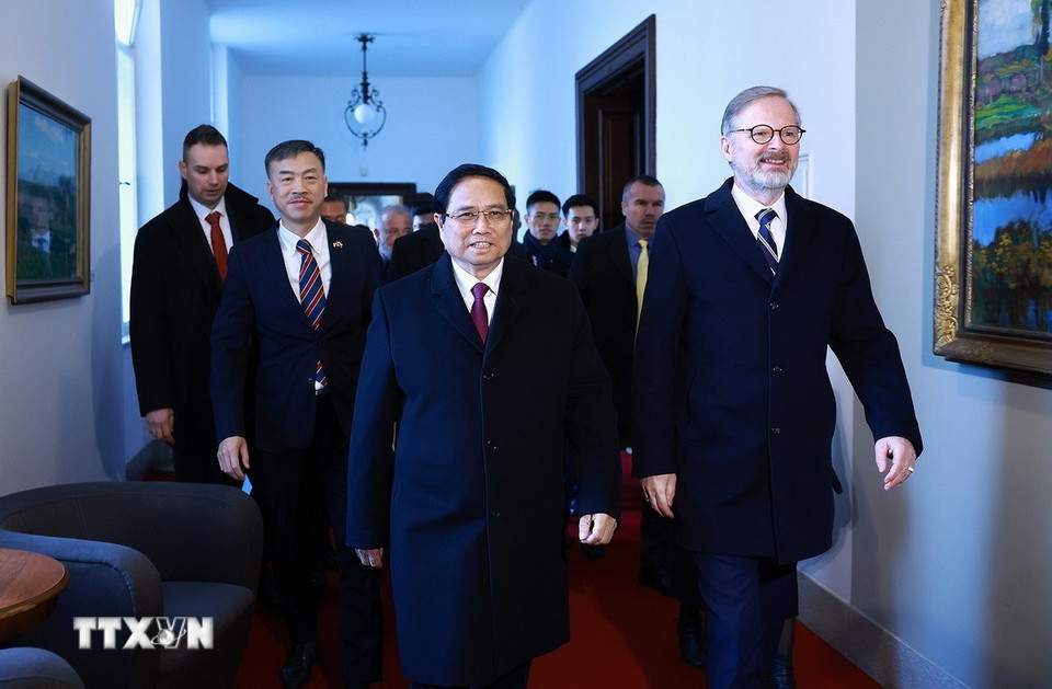 Thủ tướng Phạm Minh Chính và Thủ tướng Cộng hòa Séc Petr Fiala. (Ảnh: Dương Giang/TTXVN)