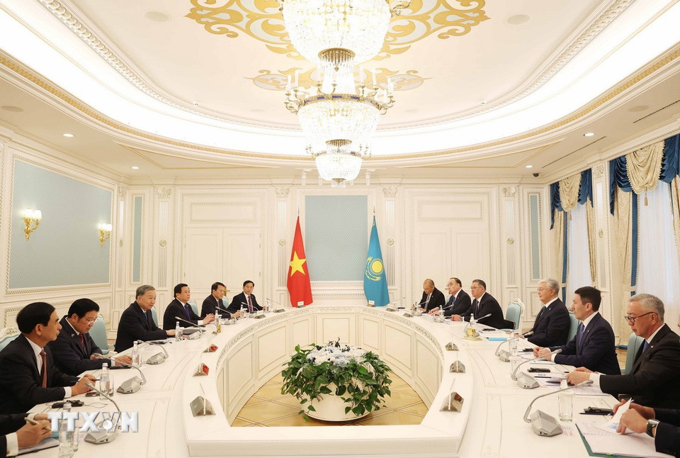 Tổng Bí thư Tô Lâm và Tổng thống Kazakhstan Kassym-Jomart Tokayev hội đàm cấp Nhà nước. (Ảnh: Thống Nhất/TTXVN)